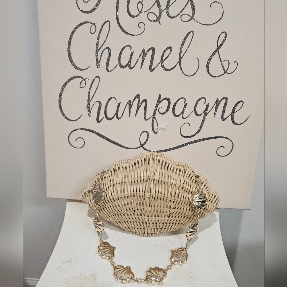 BEACH BABE SEASHELL SHAPE STRAW BAG